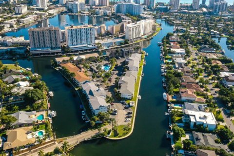 Propiedad comercial en venta en Hallandale Beach, Florida № 2184160 - foto 4
