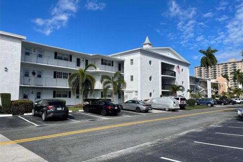 Propiedad comercial en venta en Hallandale Beach, Florida № 2184160 - foto 7