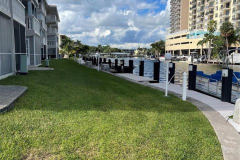 Propiedad comercial en venta en Hallandale Beach, Florida № 2184160 - foto 10