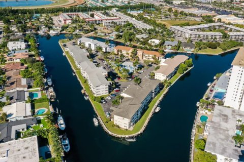 Propiedad comercial en venta en Hallandale Beach, Florida № 2184160 - foto 19