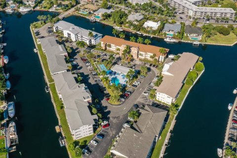 Propiedad comercial en venta en Hallandale Beach, Florida № 2184160 - foto 20