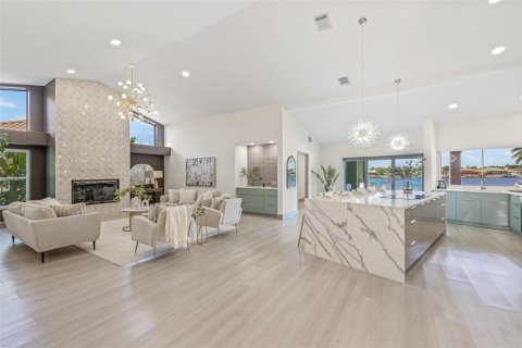 House in Tampa, Florida 4 bedrooms, 278.52 sq.m. № 1778688 - photo 10
