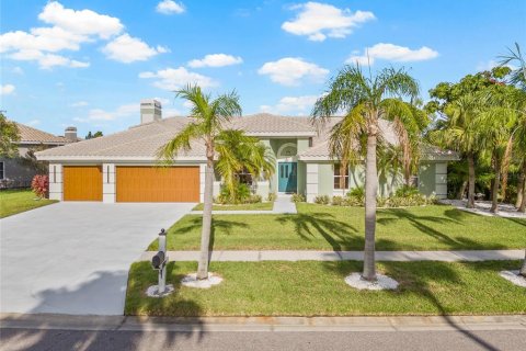 House in Tampa, Florida 4 bedrooms, 278.52 sq.m. № 1778688 - photo 4