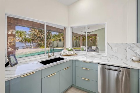 House in Tampa, Florida 4 bedrooms, 278.52 sq.m. № 1778688 - photo 22