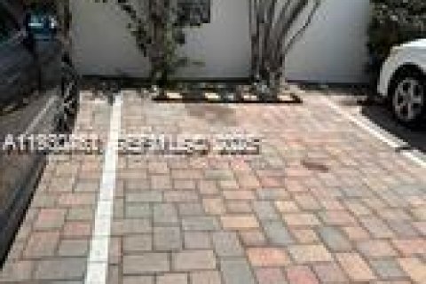 Снять в аренду кондоминиум в Форт-Лодердейл, Флорида 1 спальня, 64.1м2, № 1989244 - фото 16