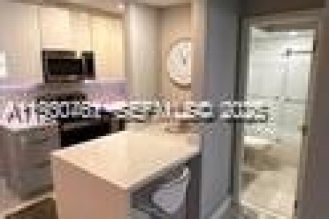 Снять в аренду кондоминиум в Форт-Лодердейл, Флорида 1 спальня, 64.1м2, № 1989244 - фото 1