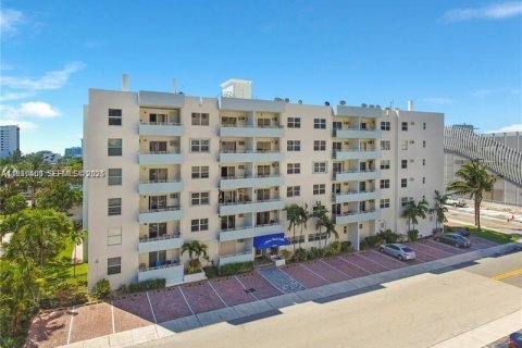 Снять в аренду кондоминиум в Форт-Лодердейл, Флорида 1 спальня, 64.1м2, № 1989244 - фото 4