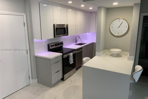 Снять в аренду кондоминиум в Форт-Лодердейл, Флорида 1 спальня, 64.1м2, № 1989244 - фото 8