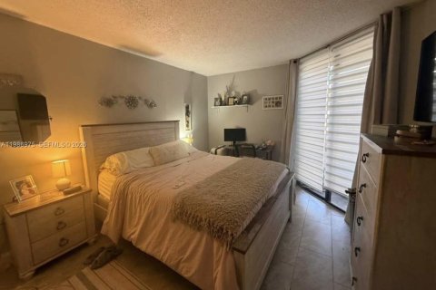 Снять в аренду кондоминиум в Майами, Флорида 2 спальни, 76.92м2, № 2044995 - фото 4