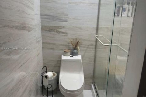 Снять в аренду кондоминиум в Майами, Флорида 2 спальни, 76.92м2, № 2044995 - фото 5