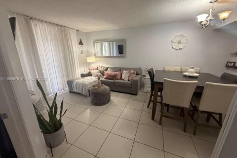 Condominio en Miami, Florida, 2 dormitorios  № 2044995