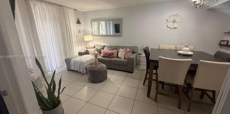 Кондоминиум с 2 спальнями в Майами, Флорида № 2044995