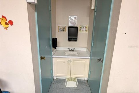 Immobilier commercial à vendre à Fort Myers, Floride: 613.53 m2 № 2118285 - photo 7