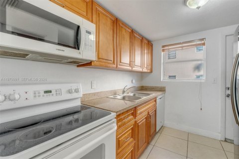 Copropriété à vendre à Bay Harbor Islands, Floride: 2 chambres, 96.25 m2 № 2032052 - photo 6