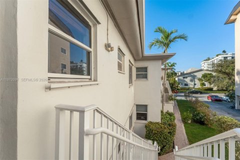 Copropriété à vendre à Bay Harbor Islands, Floride: 2 chambres, 96.25 m2 № 2032052 - photo 9