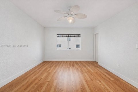 Copropriété à vendre à Bay Harbor Islands, Floride: 2 chambres, 96.25 m2 № 2032052 - photo 18