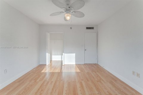 Copropriété à vendre à Bay Harbor Islands, Floride: 2 chambres, 96.25 m2 № 2032052 - photo 11