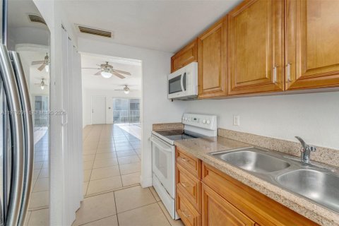 Copropriété à vendre à Bay Harbor Islands, Floride: 2 chambres, 96.25 m2 № 2032052 - photo 7