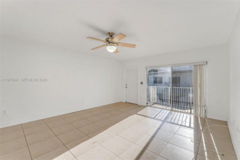 Copropriété à vendre à Bay Harbor Islands, Floride: 2 chambres, 96.25 m2 № 2032052 - photo 4