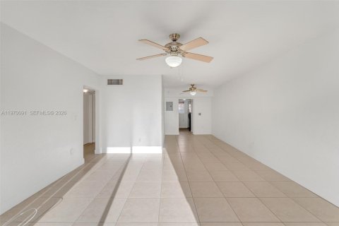 Copropriété à vendre à Bay Harbor Islands, Floride: 2 chambres, 96.25 m2 № 2032052 - photo 3