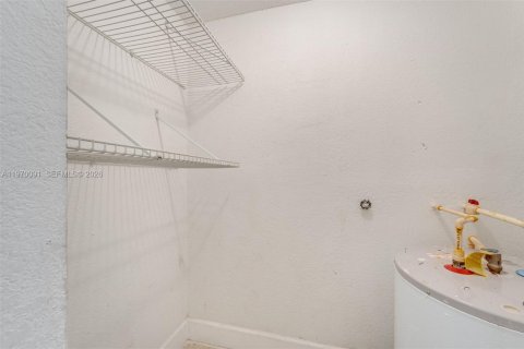 Copropriété à vendre à Bay Harbor Islands, Floride: 2 chambres, 96.25 m2 № 2032052 - photo 19