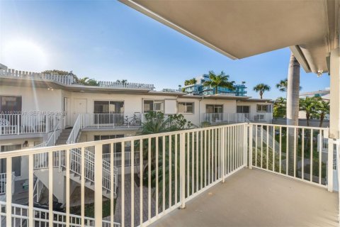 Copropriété à vendre à Bay Harbor Islands, Floride: 2 chambres, 96.25 m2 № 2032052 - photo 20