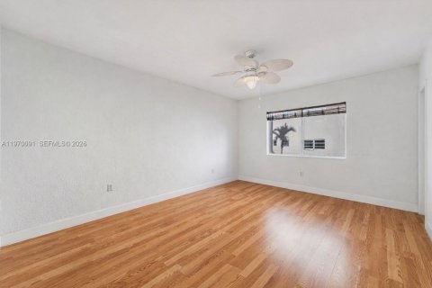 Copropriété à vendre à Bay Harbor Islands, Floride: 2 chambres, 96.25 m2 № 2032052 - photo 17