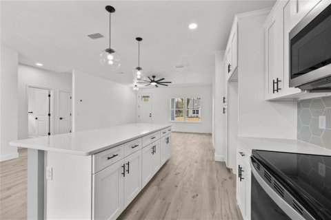 Casa en alquiler en Bronson, Florida, 3 dormitorios, 148.55 m2 № 1919298 - foto 9