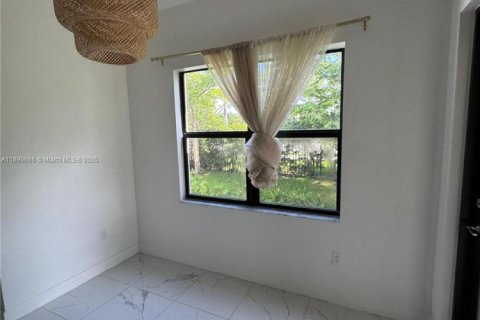 House in Miramar, Florida 5 bedrooms, 314.1 sq.m. № 1943456 - photo 13