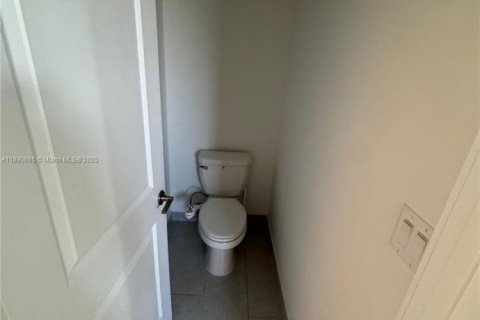 House in Miramar, Florida 5 bedrooms, 314.1 sq.m. № 1943456 - photo 19