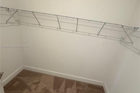 House in Miramar, Florida 5 bedrooms, 314.1 sq.m. № 1943456 - photo 21