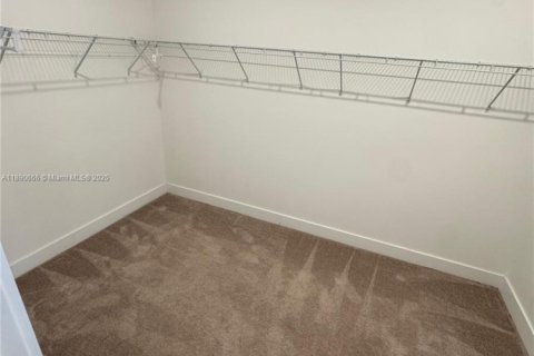 House in Miramar, Florida 5 bedrooms, 314.1 sq.m. № 1943456 - photo 27