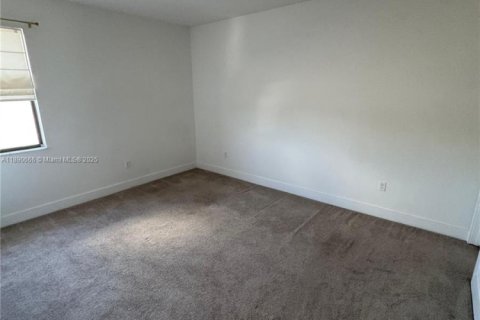 House in Miramar, Florida 5 bedrooms, 314.1 sq.m. № 1943456 - photo 28