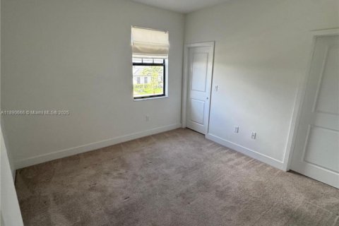 House in Miramar, Florida 5 bedrooms, 314.1 sq.m. № 1943456 - photo 30