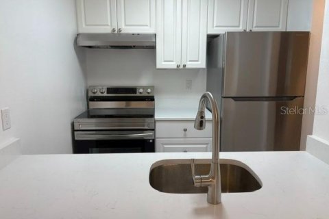 Condominio en alquiler en Clearwater, Florida, 2 dormitorios, 75.53 m2 № 1917938 - foto 4