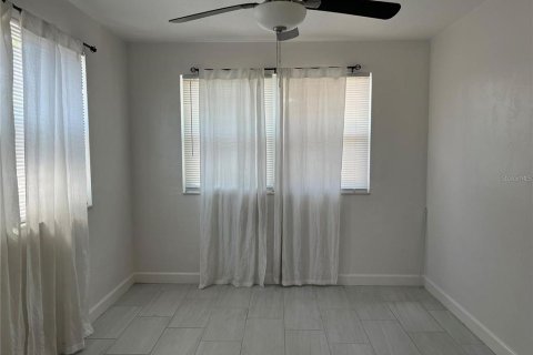 Duplex in Saint Petersburg, Florida 4 bedrooms, 140.84 sq.m. № 1916351 - photo 30