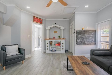 Duplex in Saint Petersburg, Florida 4 bedrooms, 140.84 sq.m. № 1916351 - photo 6