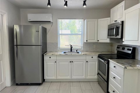 Duplex in Saint Petersburg, Florida 4 bedrooms, 140.84 sq.m. № 1916351 - photo 29