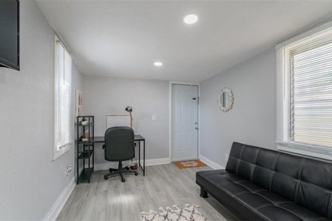 Duplex in Saint Petersburg, Florida 4 bedrooms, 140.84 sq.m. № 1916351 - photo 5