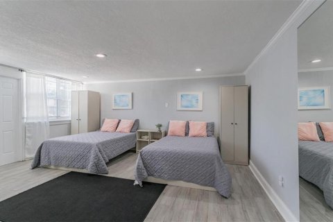 Duplex in Saint Petersburg, Florida 4 bedrooms, 140.84 sq.m. № 1916351 - photo 4