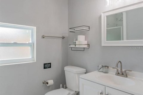 Duplex in Saint Petersburg, Florida 4 bedrooms, 140.84 sq.m. № 1916351 - photo 14
