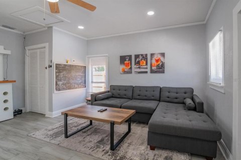Duplex in Saint Petersburg, Florida 4 bedrooms, 140.84 sq.m. № 1916351 - photo 7