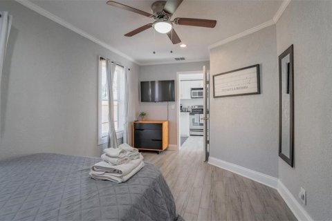 Duplex in Saint Petersburg, Florida 4 bedrooms, 140.84 sq.m. № 1916351 - photo 9
