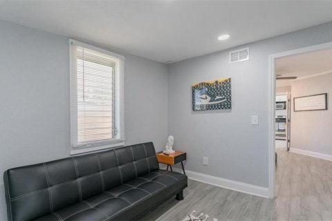 Duplex in Saint Petersburg, Florida 4 bedrooms, 140.84 sq.m. № 1916351 - photo 11