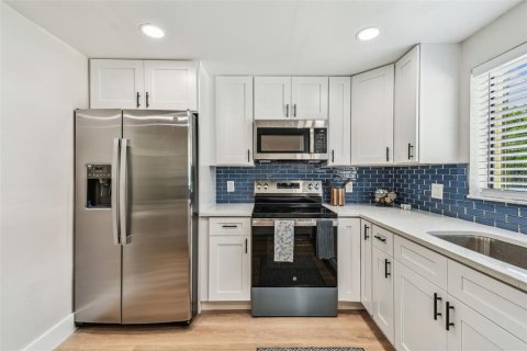 House in Tampa, Florida 3 bedrooms, 124.58 sq.m. № 1831342 - photo 9
