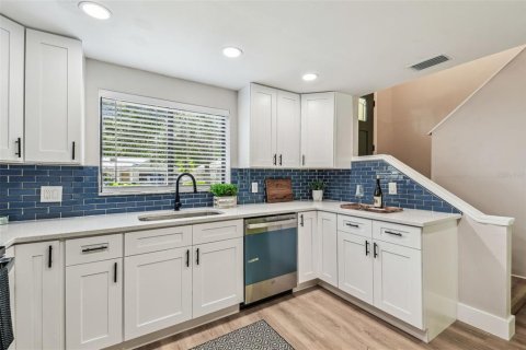 House in Tampa, Florida 3 bedrooms, 124.58 sq.m. № 1831342 - photo 10
