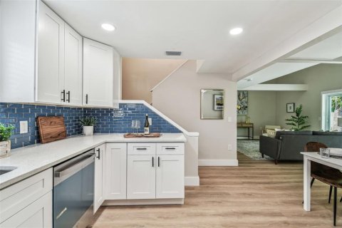 House in Tampa, Florida 3 bedrooms, 124.58 sq.m. № 1831342 - photo 11