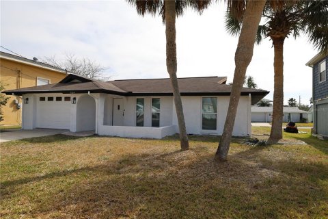 House in Hudson, Florida 3 bedrooms, 120.96 sq.m. № 1640541 - photo 1