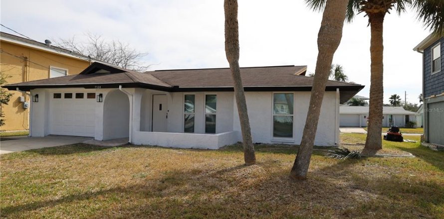 House in Hudson, Florida 3 bedrooms, 120.96 sq.m. № 1640541