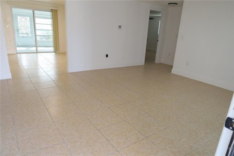 House in Hudson, Florida 3 bedrooms, 120.96 sq.m. № 1640541 - photo 3